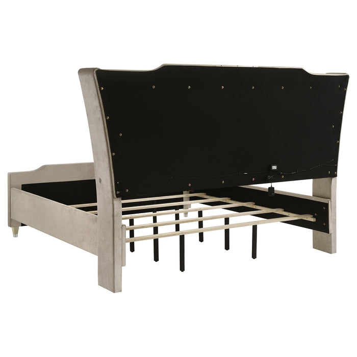 Lorient 5-piece Eastern King Bedroom Set Ivory and Camel